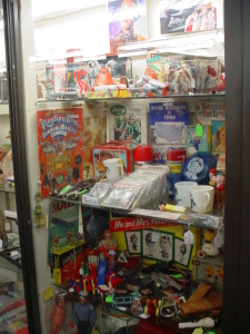 vintage-toys-lost-in-space-disneykinz-comics-swizzle-sticks-beatles-elvis